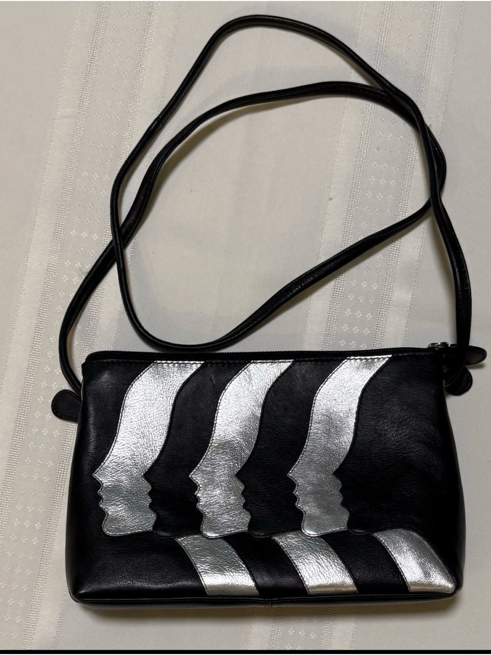 ili New York Leather Crossbody Bag Black
Silver Face Y2K Retro RFID